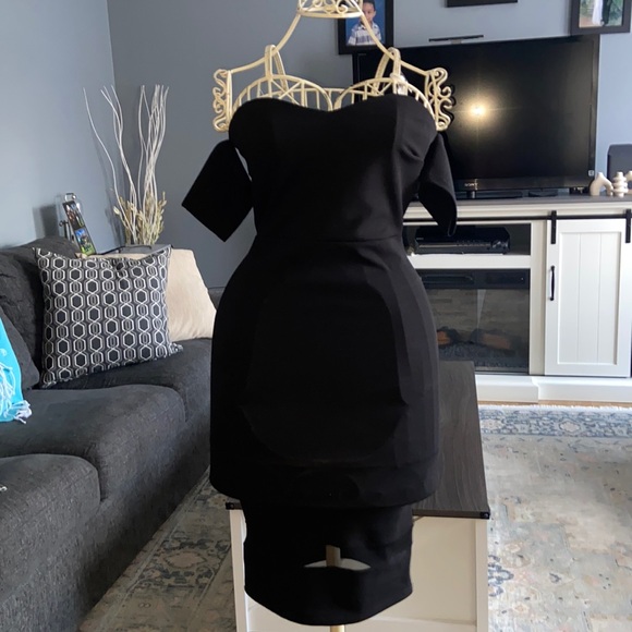 Over the shoulder formal black dress - Picture 1 of 8